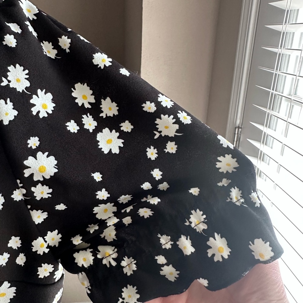 MELLODAY Daisy Ruffle Blouse - Picture 7 of 9